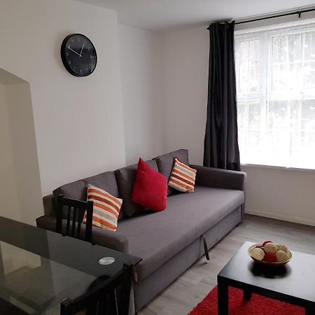 Barnfield Place Edgware Luaran gambar