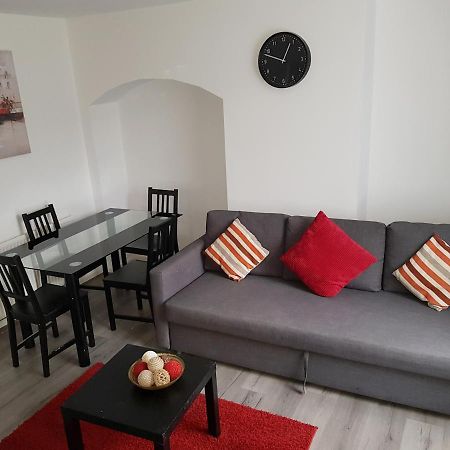 Barnfield Place Edgware Luaran gambar