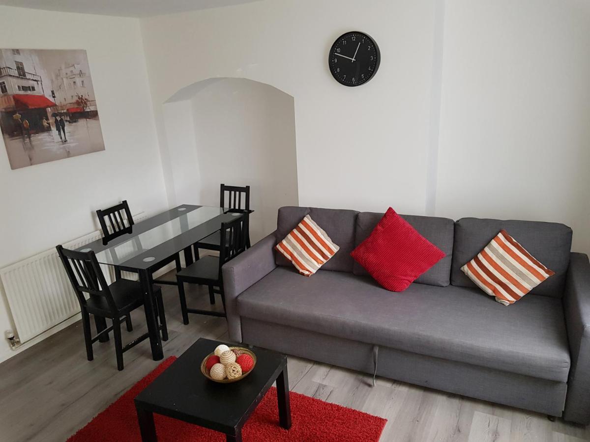 Barnfield Place Edgware Luaran gambar