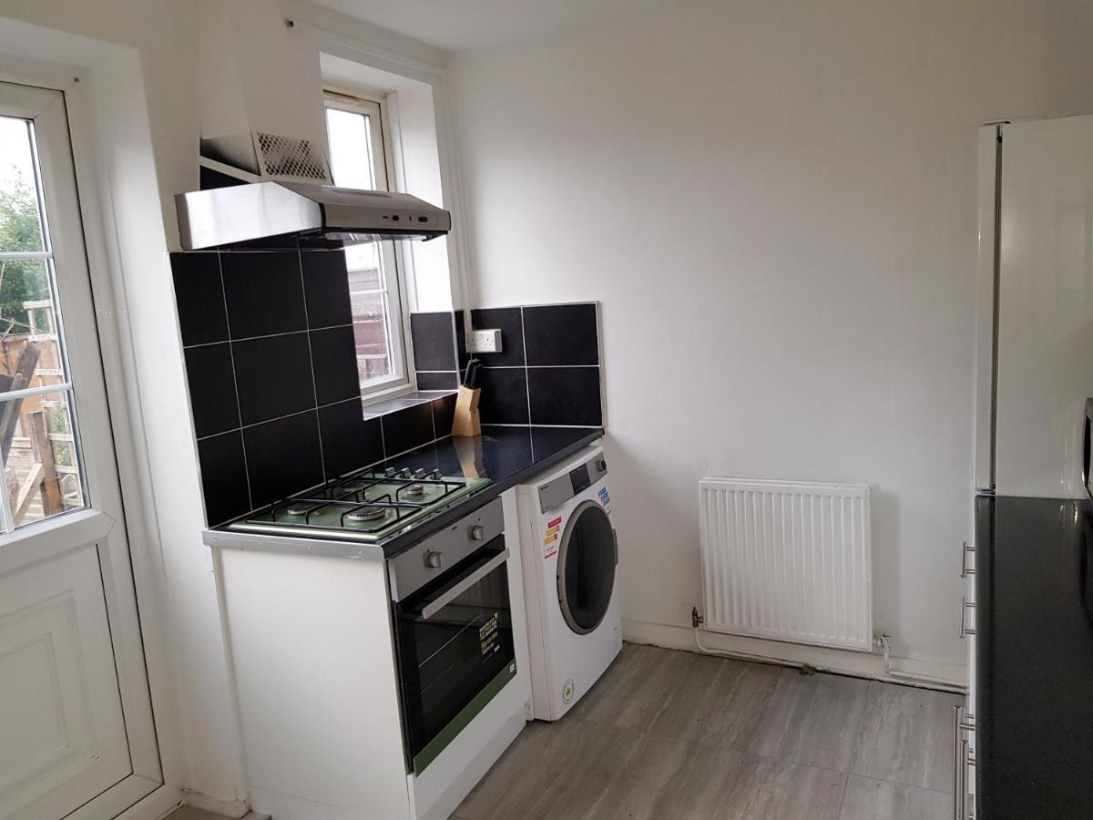Barnfield Place Edgware Luaran gambar