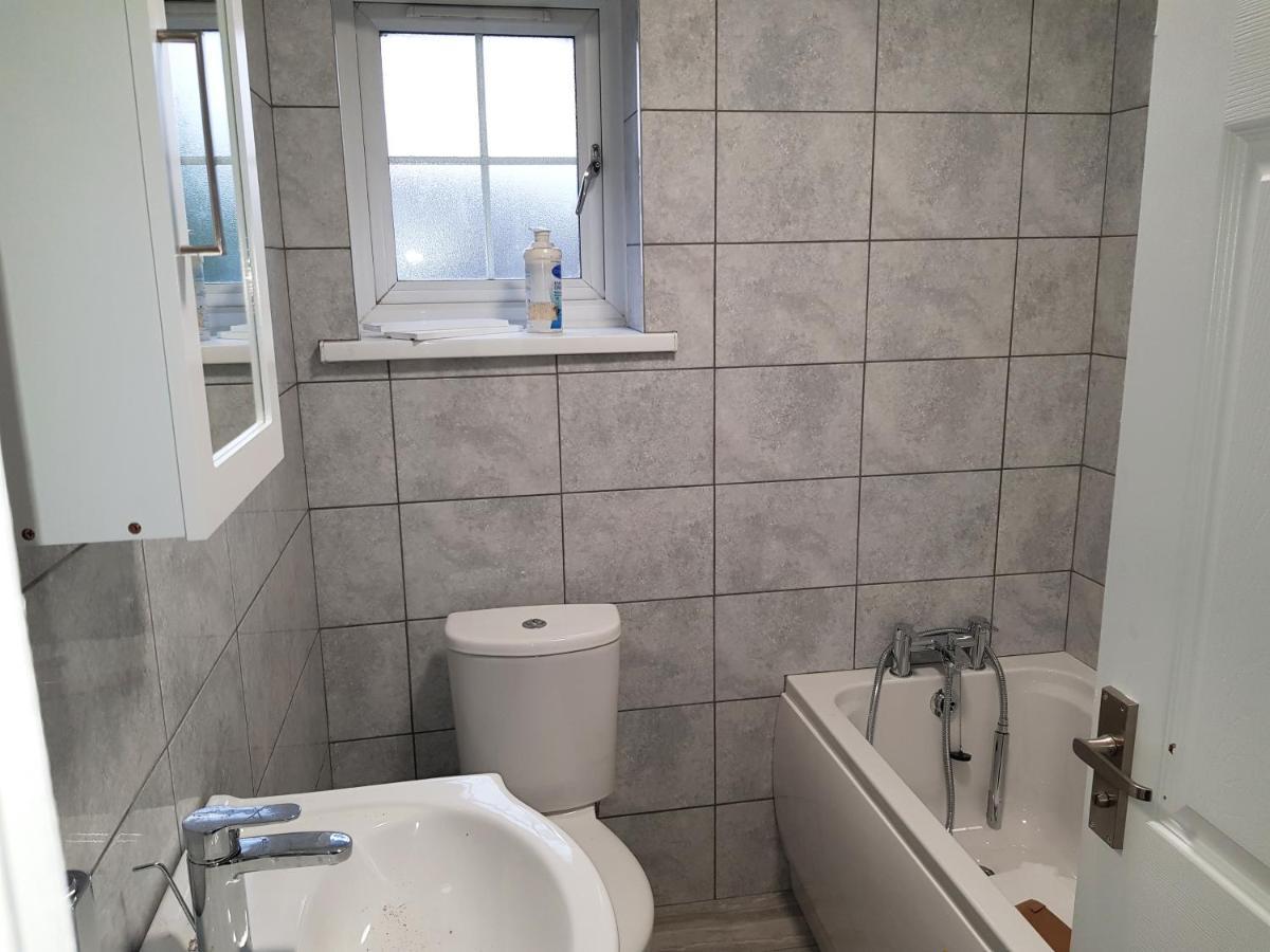 Barnfield Place Edgware Luaran gambar