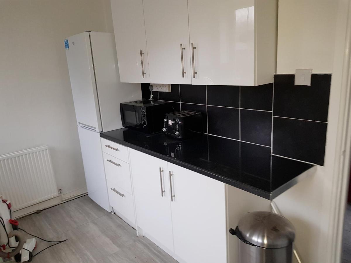 Barnfield Place Edgware Luaran gambar
