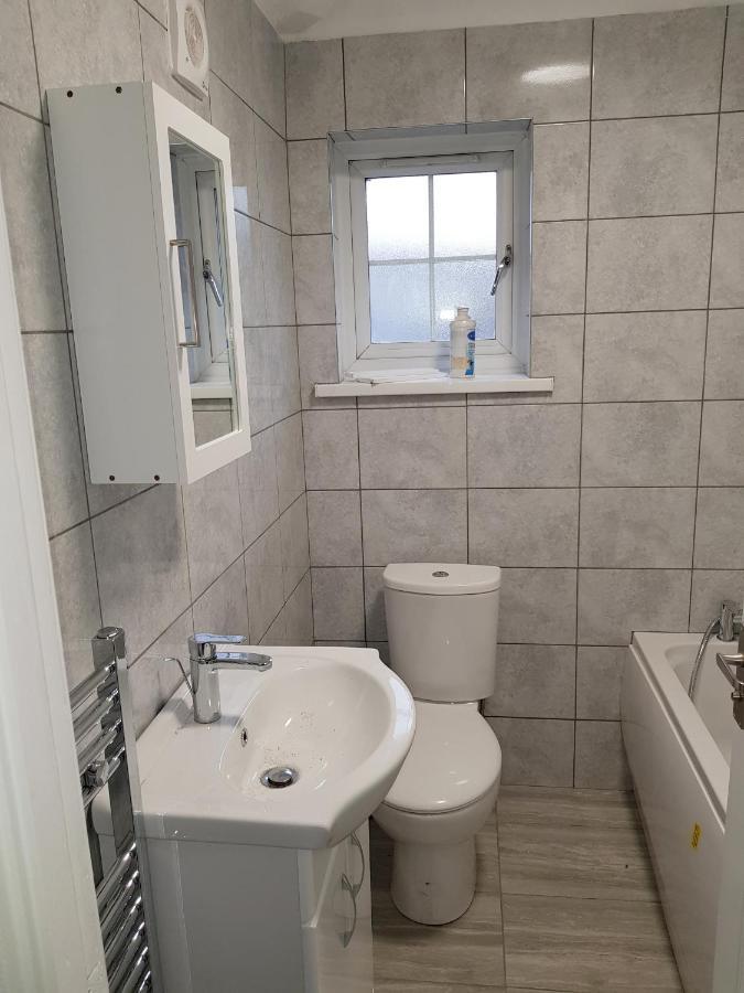 Barnfield Place Edgware Luaran gambar