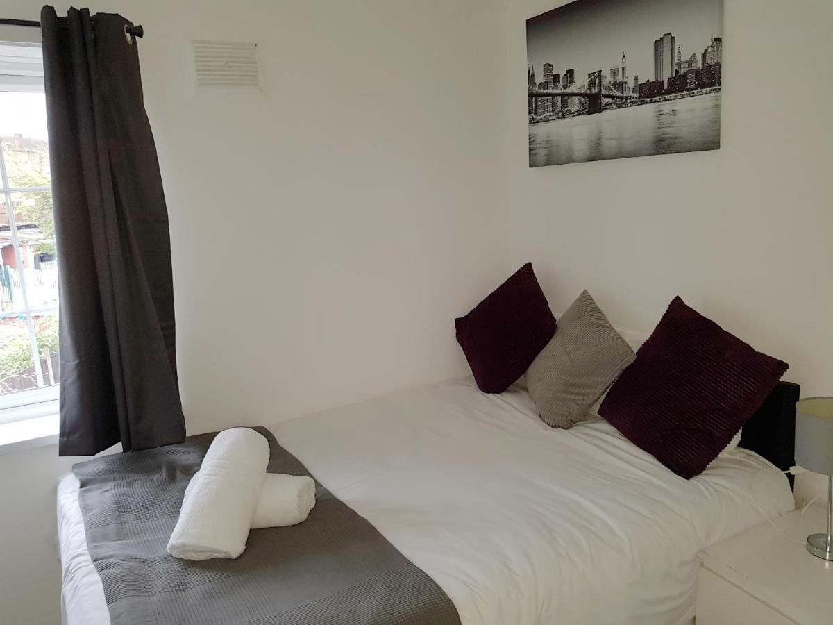 Barnfield Place Edgware Luaran gambar