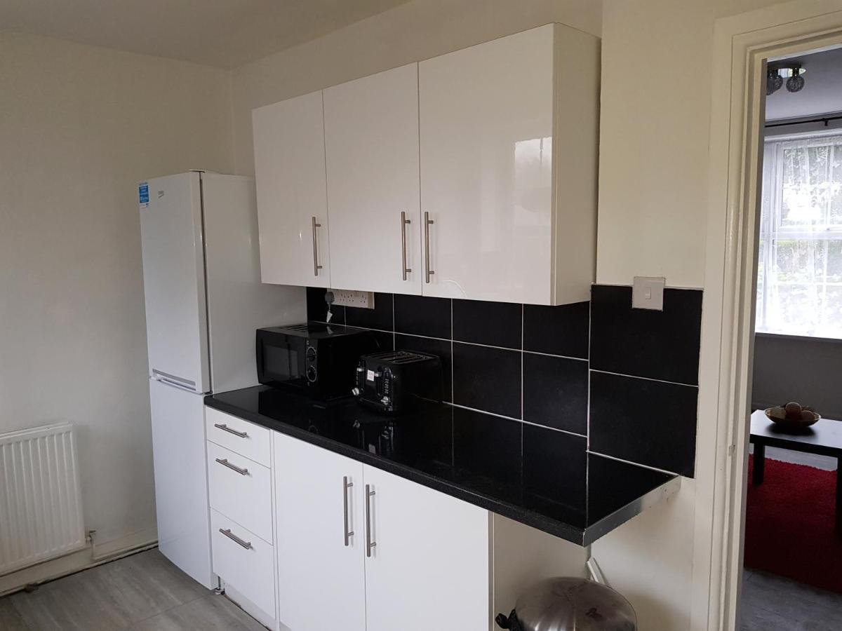 Barnfield Place Edgware Luaran gambar